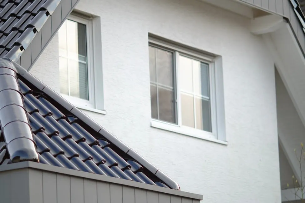 По расположению