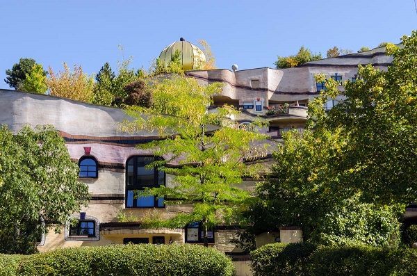 Waldspirale-Darmstadt-Friedensreich-Hundertwasser.jpg